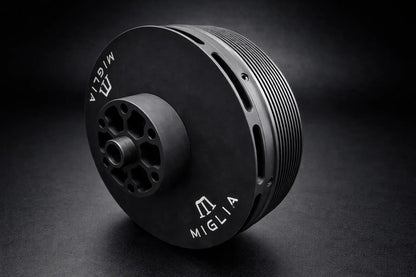 Vista traseira do motor elétrico brushless Miglia MIG 35 com eixo e conexões